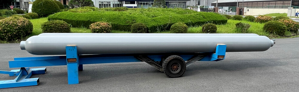 450L超大型中間段蓄圧器